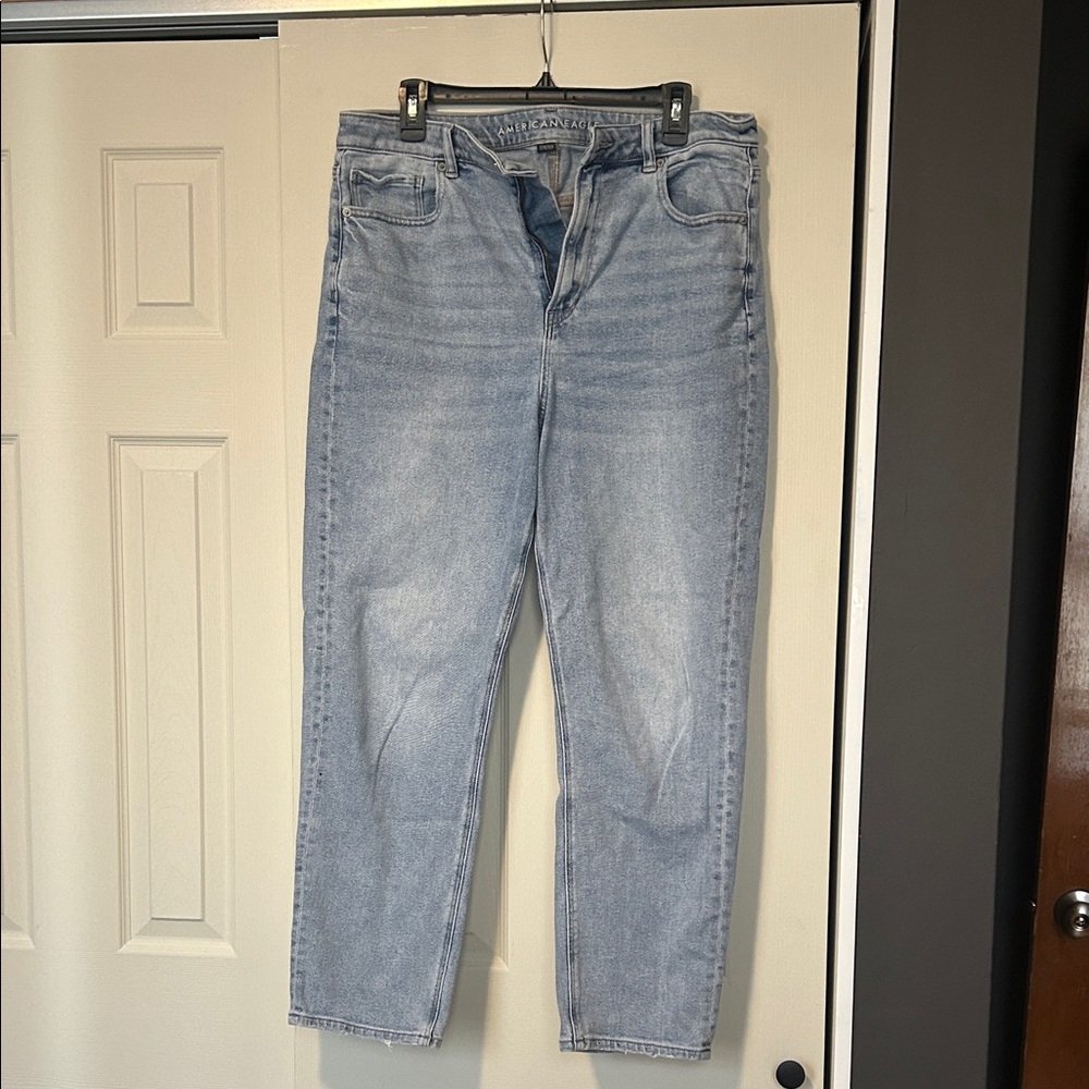 American Eagle Outfitters Mom Jeans